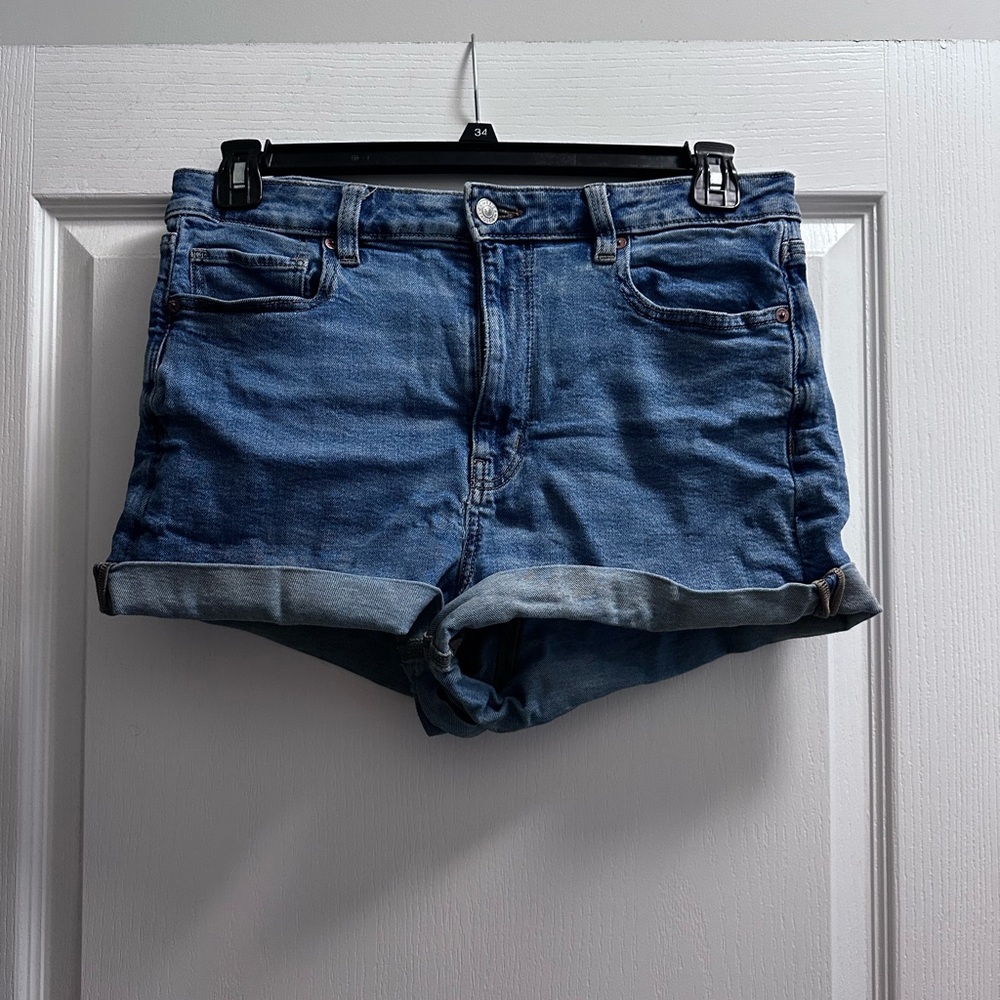 Size 12 Mom Short American Eagle